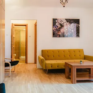 romanian-athenaeum-1br-apartment-with-self-check-in.bucharesthotelsnow.com/